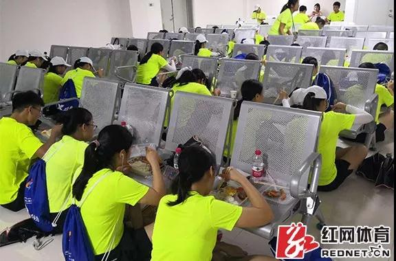 湘潭举重李应龙送外卖_湘潭举重李应龙_湘潭举重冠军李