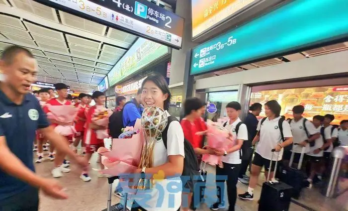 女子高中足球队_全国高中生女子足球联赛冠军_中国高中女足